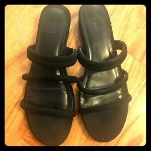 SOLD Forever21 slip-on sandal size us7.5